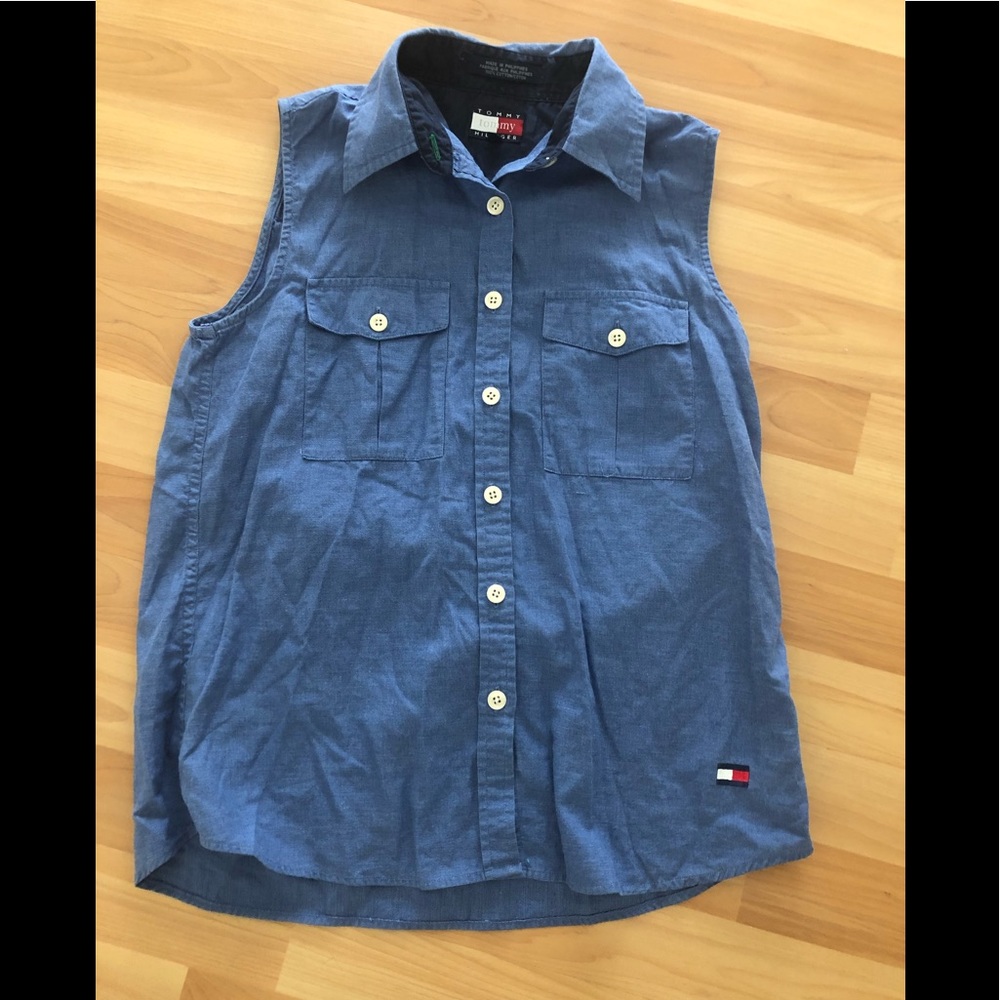 Tommy Hilfiger women’s size 6 sleeveless blue button down shirt top